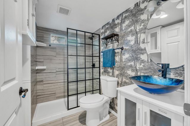 930 Saverien Dr, Sacramento, CA 95864