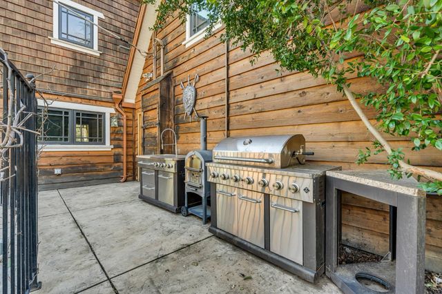 930 Saverien Dr, Sacramento, CA 95864