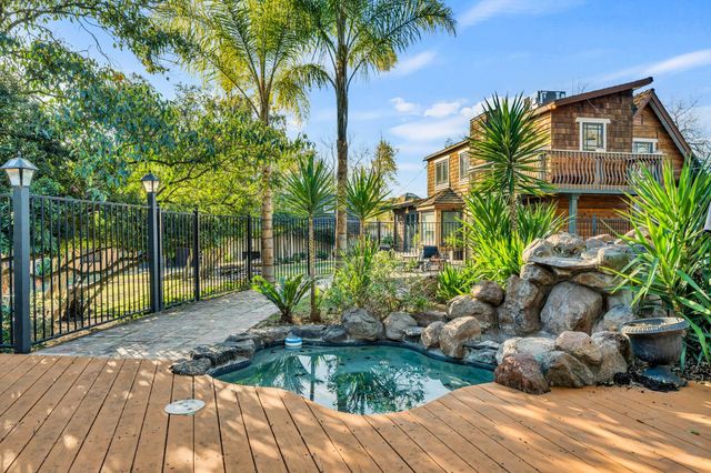 930 Saverien Dr, Sacramento, CA 95864