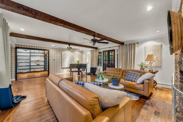 930 Saverien Dr, Sacramento, CA 95864