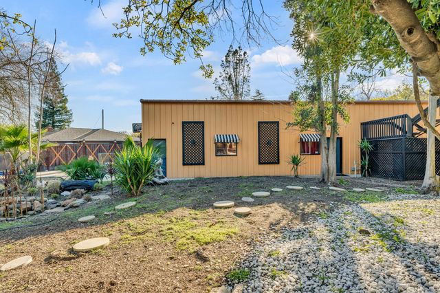 930 Saverien Dr, Sacramento, CA 95864