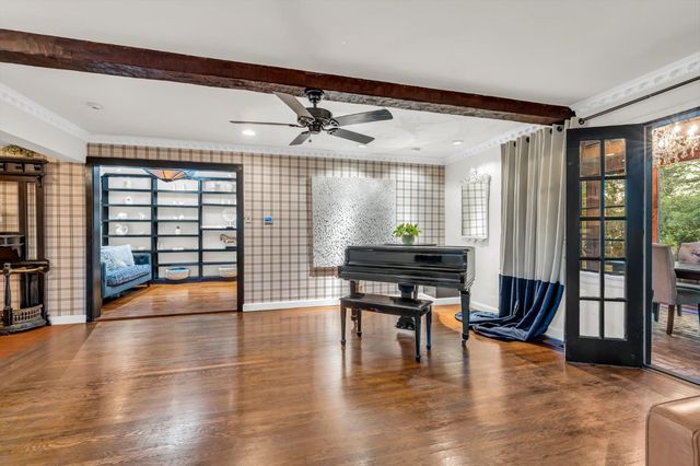 930 Saverien Dr, Sacramento, CA 95864