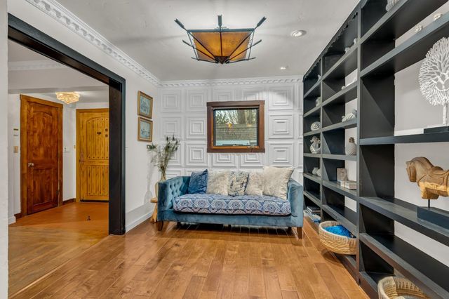 930 Saverien Dr, Sacramento, CA 95864