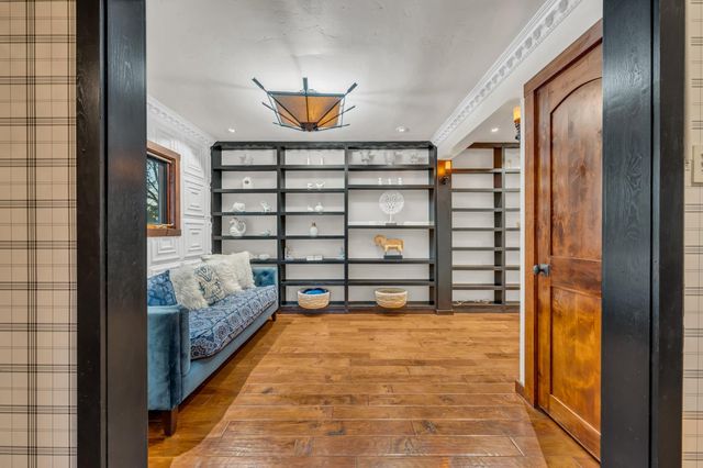 930 Saverien Dr, Sacramento, CA 95864