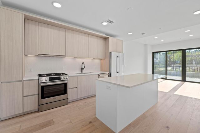 2209 S 1st ST 122, Austin, TX 78704