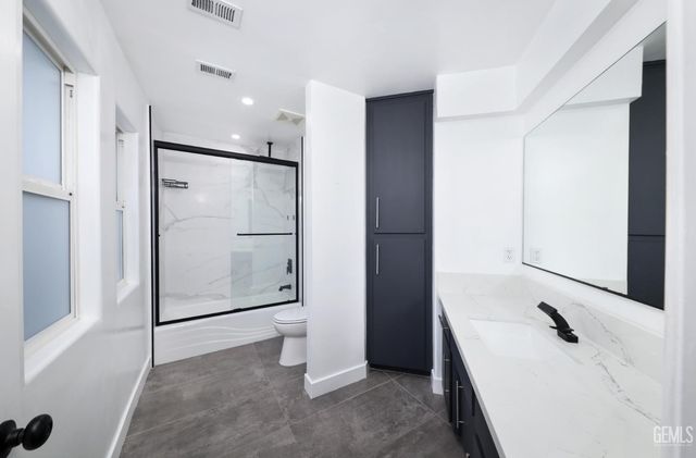 1205 Beckenham Parkway, Bakersfield, CA 93311