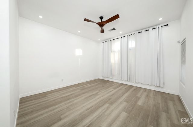 1205 Beckenham Parkway, Bakersfield, CA 93311