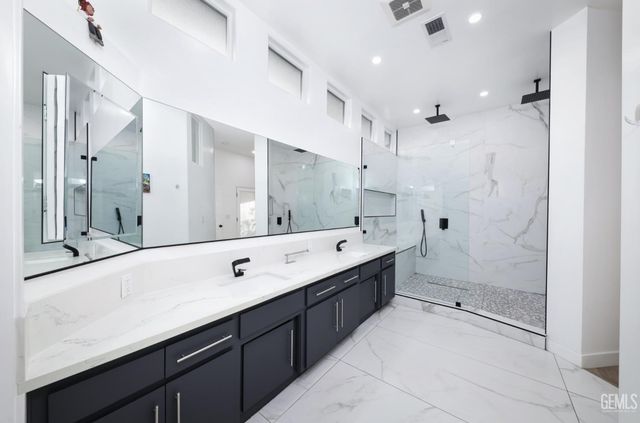 1205 Beckenham Parkway, Bakersfield, CA 93311