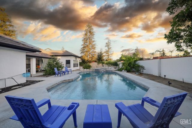 1205 Beckenham Parkway, Bakersfield, CA 93311