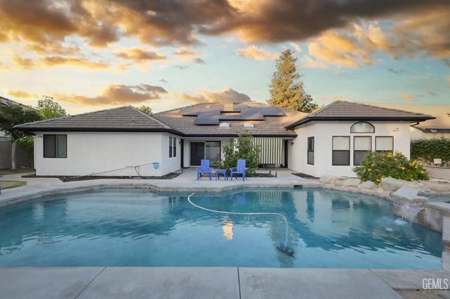 1205 Beckenham Parkway, Bakersfield, CA 93311