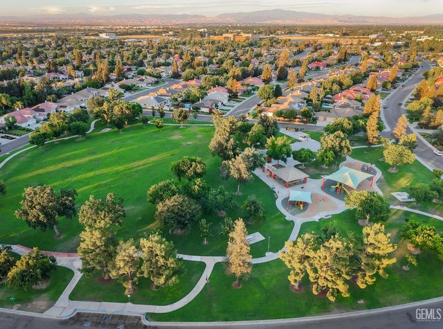 1205 Beckenham Parkway, Bakersfield, CA 93311