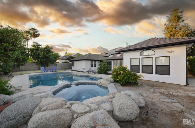 1205 Beckenham Parkway, Bakersfield, CA 93311
