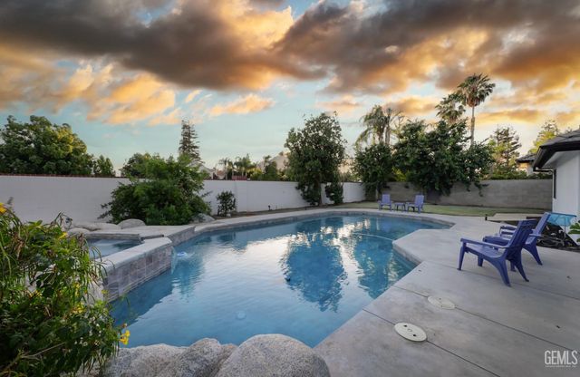 1205 Beckenham Parkway, Bakersfield, CA 93311