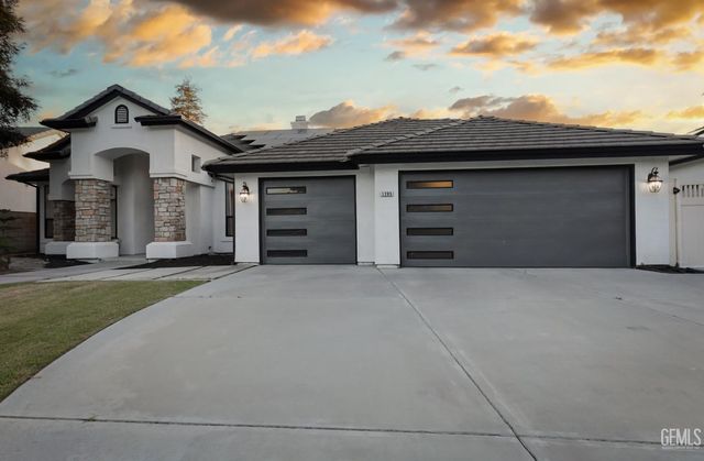 1205 Beckenham Parkway, Bakersfield, CA 93311