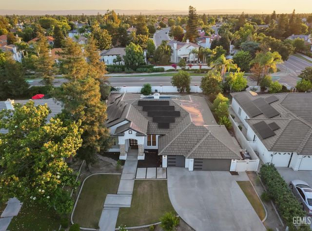 1205 Beckenham Parkway, Bakersfield, CA 93311