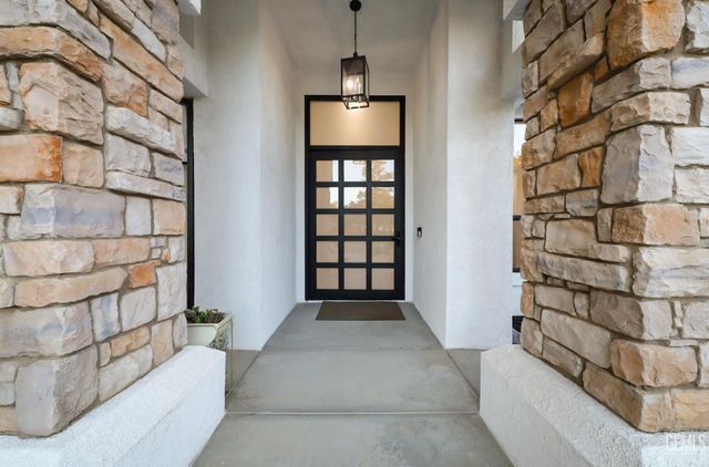 1205 Beckenham Parkway, Bakersfield, CA 93311