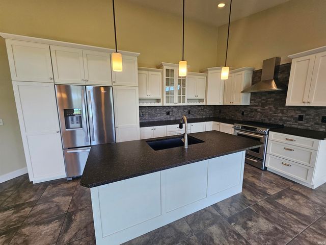 1709 Riverview Court, Evansville, IN 47713