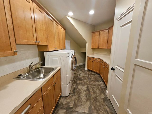1709 Riverview Court, Evansville, IN 47713