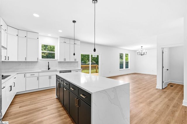 3 Rochester Street, Greenville, SC 29611