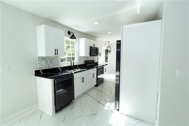 60 Lakeside Dr, Covington, GA 30016