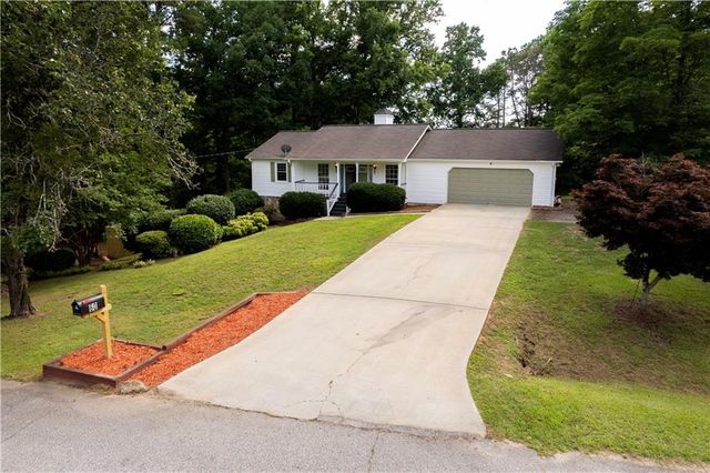 60 Lakeside Dr, Covington, GA 30016