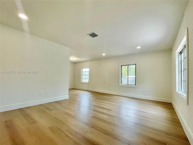 12260 NW 8th Ave, North Miami, FL 33168