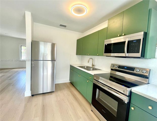 12260 NW 8th Ave, North Miami, FL 33168