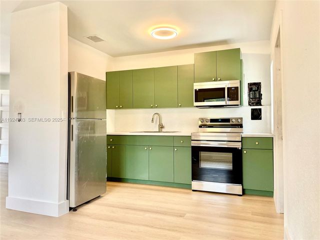 12260 NW 8th Ave, North Miami, FL 33168