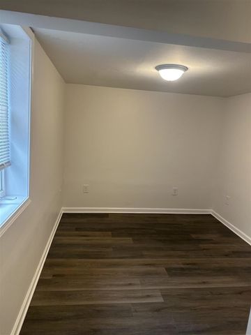 1809 Fulton Street, Kalamazoo, MI 49001