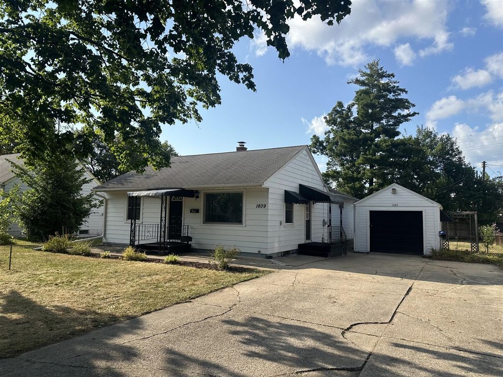 1809 Fulton Street, Kalamazoo, MI 49001