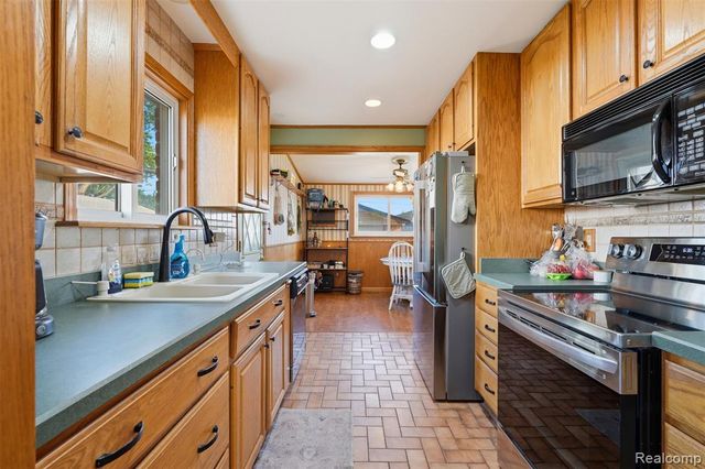 17968 Summer Lane, Fraser, MI 48026