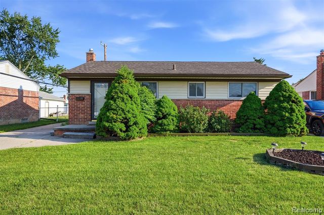 17968 Summer Lane, Fraser, MI 48026