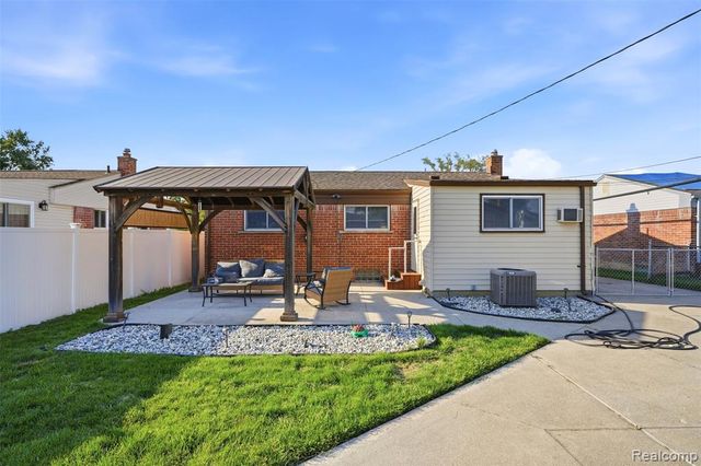 17968 Summer Lane, Fraser, MI 48026