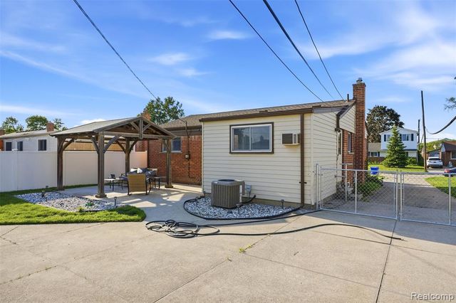 17968 Summer Lane, Fraser, MI 48026