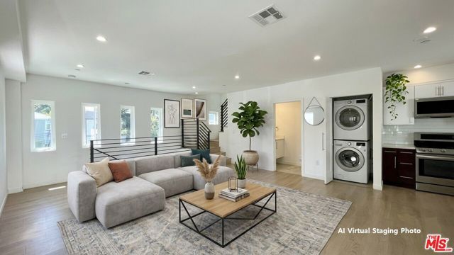 5230 Satsuma Avenue, North Hollywood (los Angeles), CA 91601