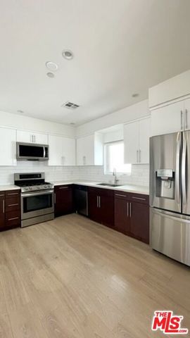 5230 Satsuma Avenue, North Hollywood (los Angeles), CA 91601