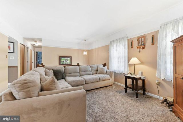 10 MANSION CT W, Birdsboro, PA 19508