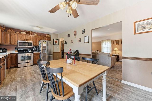 10 MANSION CT W, Birdsboro, PA 19508