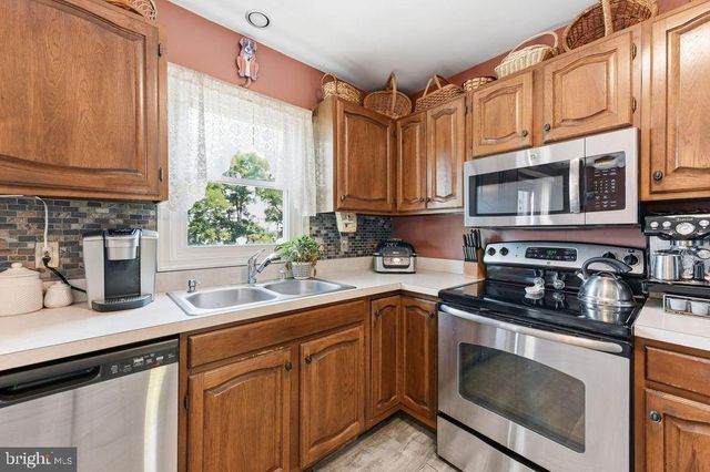 10 MANSION CT W, Birdsboro, PA 19508