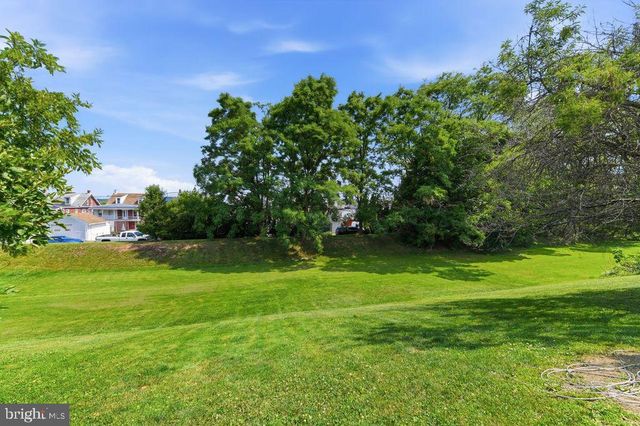 10 MANSION CT W, Birdsboro, PA 19508