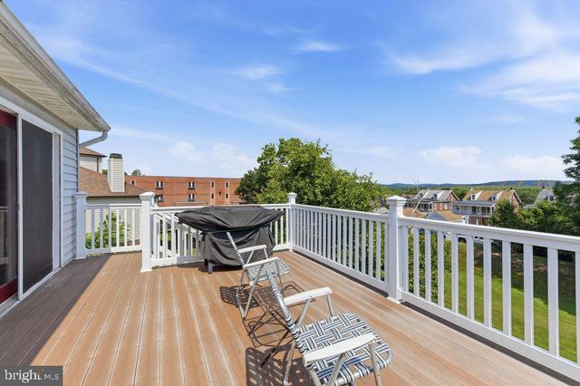 10 MANSION CT W, Birdsboro, PA 19508