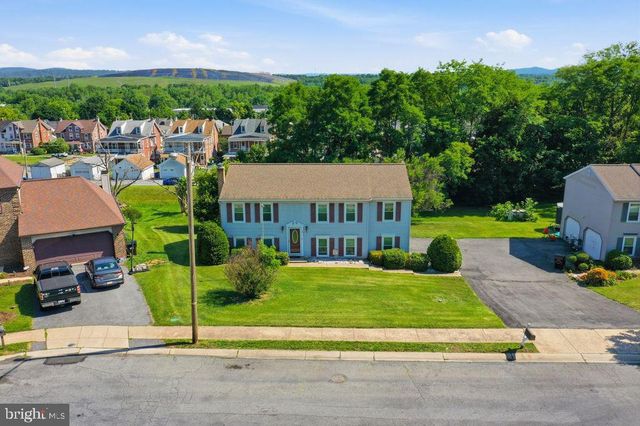 10 MANSION CT W, Birdsboro, PA 19508