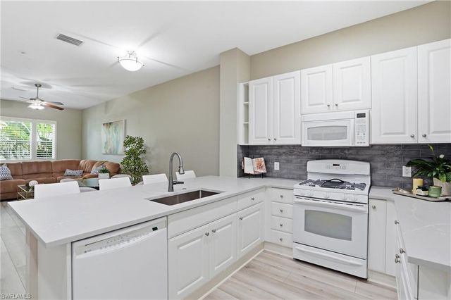 9270 CAMPANILE CIR # 202, Naples, FL 34114