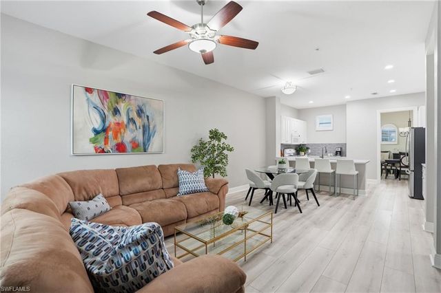 9270 CAMPANILE CIR # 202, Naples, FL 34114