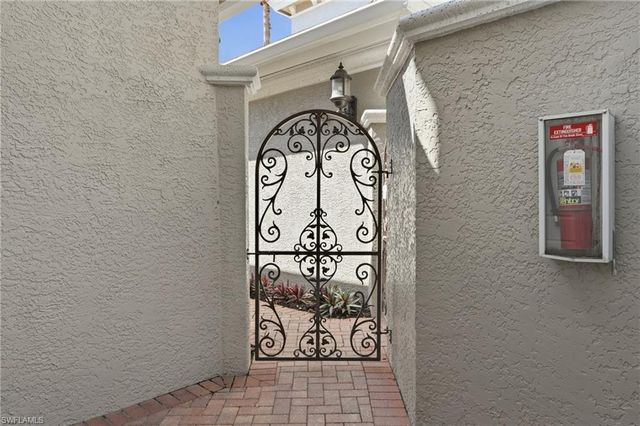 9270 CAMPANILE CIR # 202, Naples, FL 34114