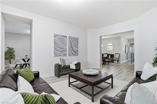 9270 CAMPANILE CIR # 202, Naples, FL 34114