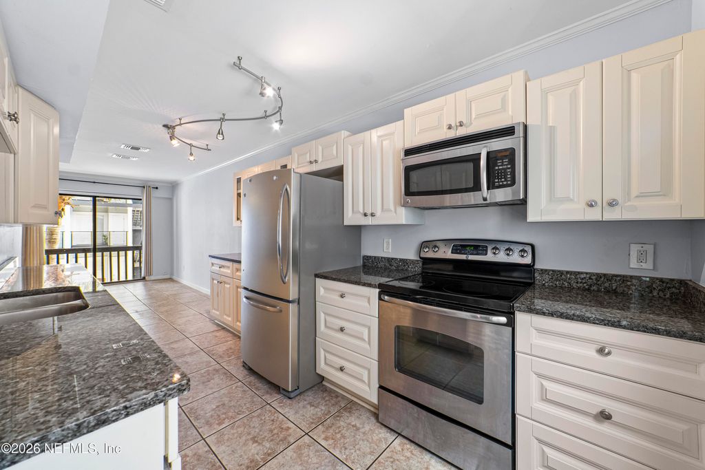 121 S 13TH Avenue B, Jacksonville Beach, FL 32250