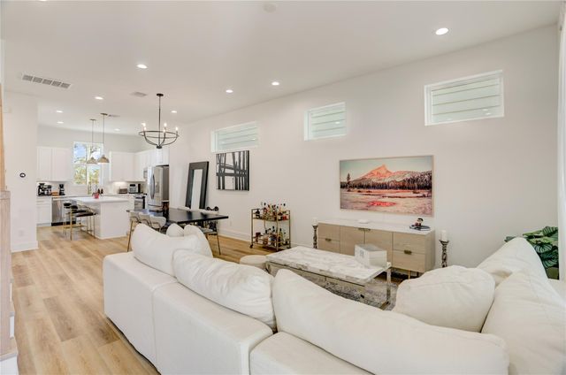 2013 Cochran Street, Houston, TX 77009