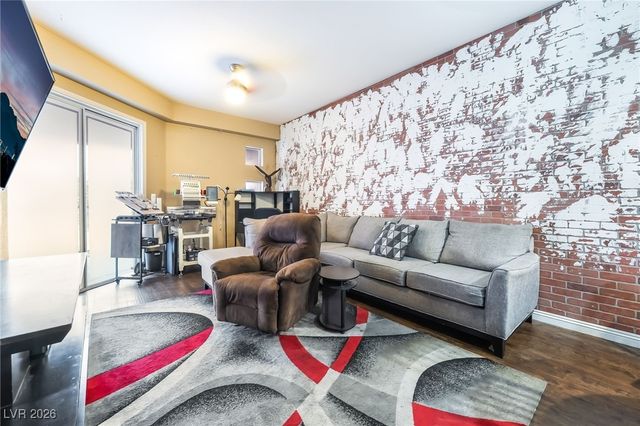 35 East Agate Avenue 201, Las Vegas, NV 89123