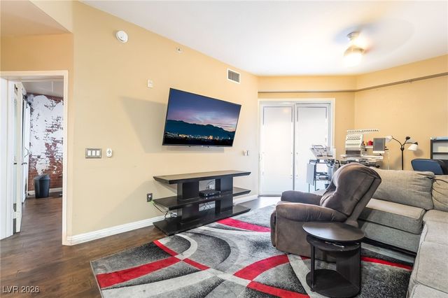 35 East Agate Avenue 201, Las Vegas, NV 89123